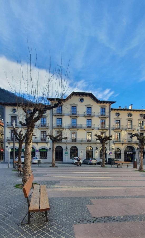 Ferienwohnung Cal Tranquil Camprodon, Acollidor Atic Al Centre Exterior foto
